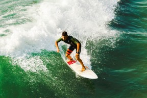 卡普尔的全能表现与爆发力，帮助袋鼠队占据攻守优势，卡普尔1000个名字