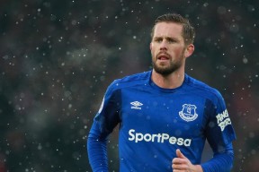 国王赛前全队围圈激励彼此场面感人，国王队立大功