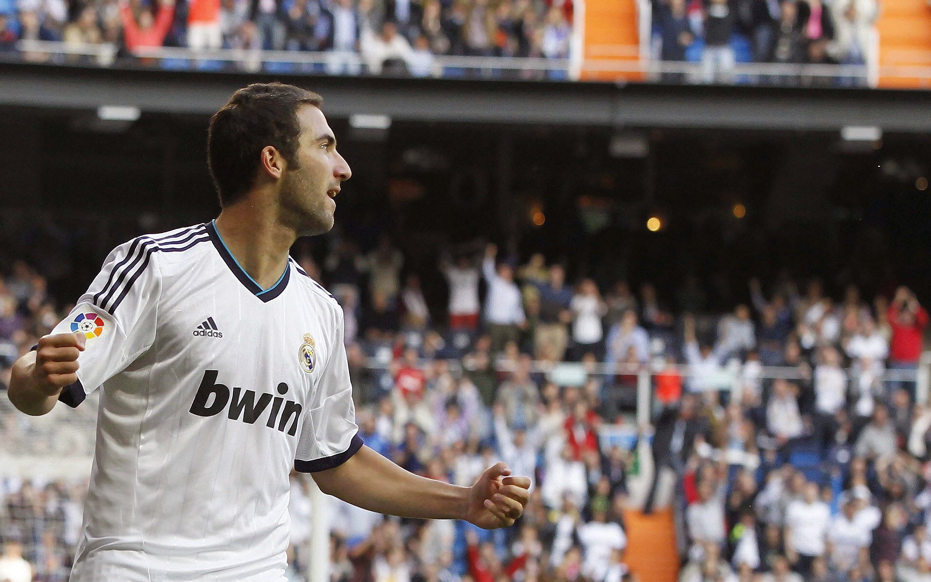 国王赛前全队围圈激励彼此场面感人,国王队立大功